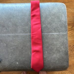 Beautiful red, silky tie, NWT